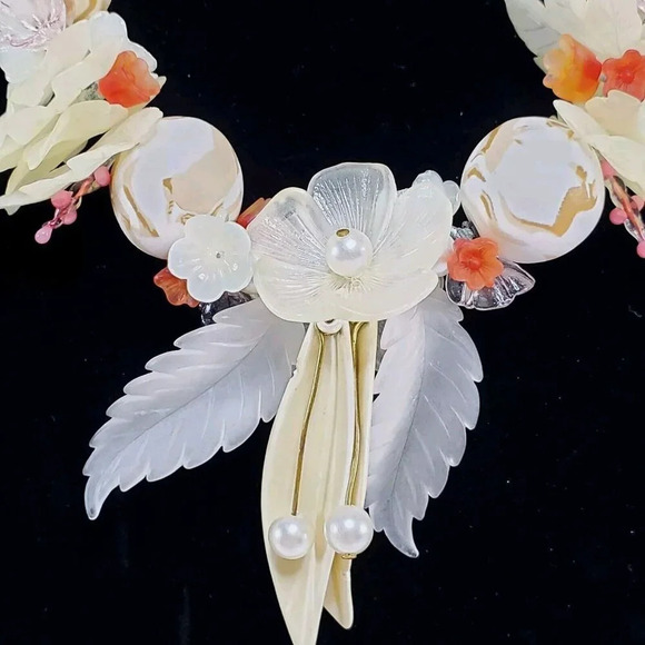 VTG Lucite Necklace Earrings Lucite Flower Leaf Pastel Beads Bridal Wedding - Picture 5 of 16